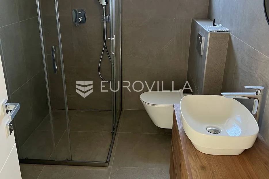 poreč, moderan četverosobni stan od 163 m2 s velikom krovnom terasom - slika 8