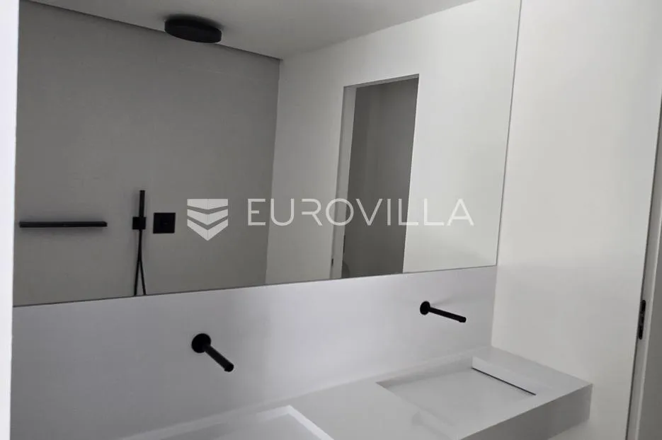 vodice, vrhunski opremljena i namještena luksuzna novoizgrađena vila - slika 13