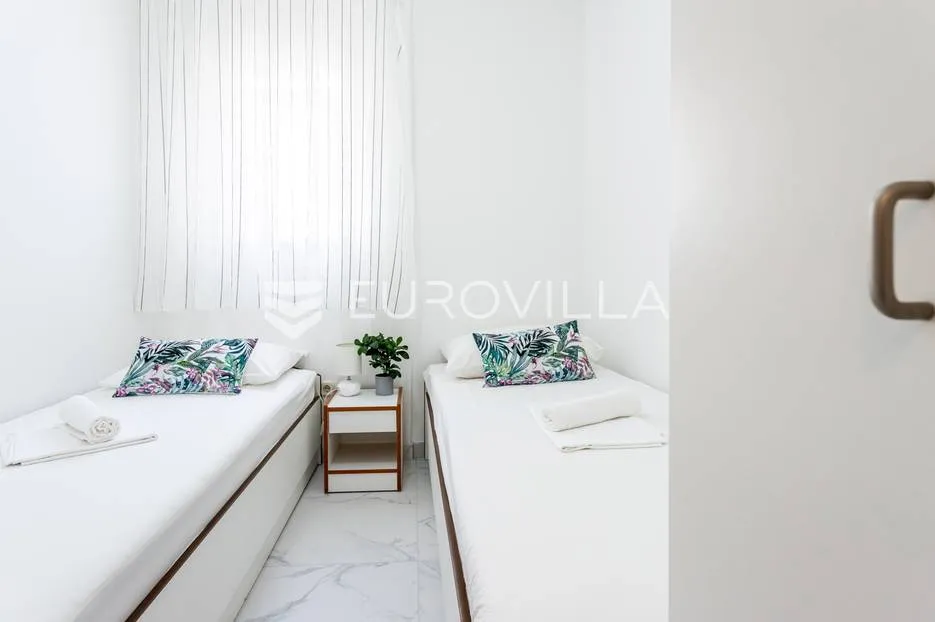 čiovo, okrug donji, apartmanska vila s bazenom - slika 17