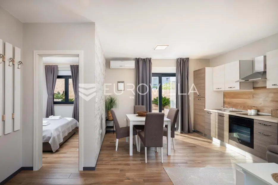 pag prekrasna villa sa pogledom na more 350 m² na 200 metara od mora - slika 40