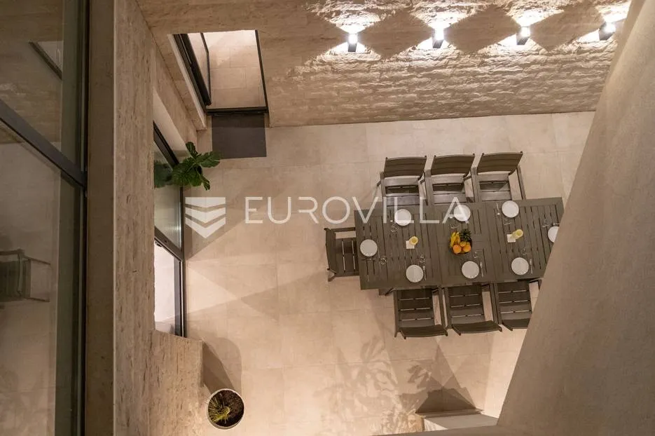 trogir, luksuzna vila s bazenom, nkp 368 m2 - slika 76
