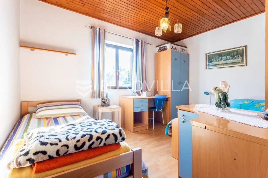 brač, kuća s dvorištem na lijepoj lokaciji - slika 15