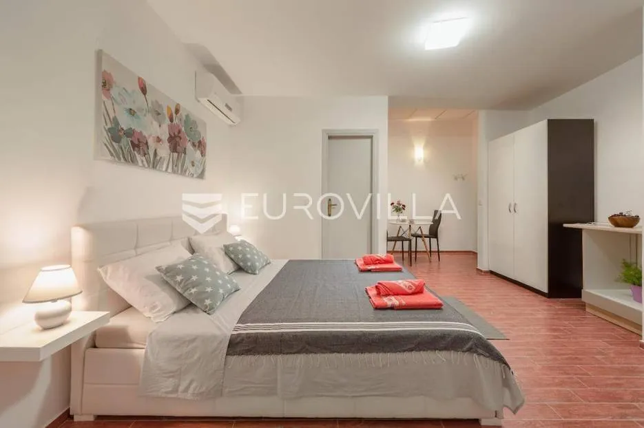 pula, apartmanska kuća na izoliranoj lokaciji - slika 16