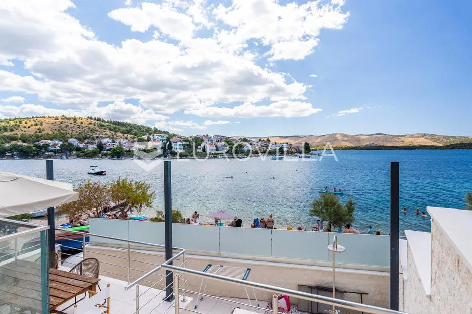 žaborić, prekrasan trosoban stan na samoj plaži, 121,99 m² - slika 20