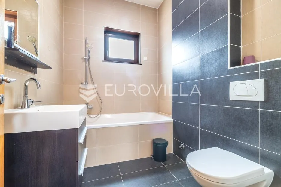 zagreb, maksimir, požarinje, odličan četverosoban penthouse s jacuzzy, saunom i garažom - slika 8
