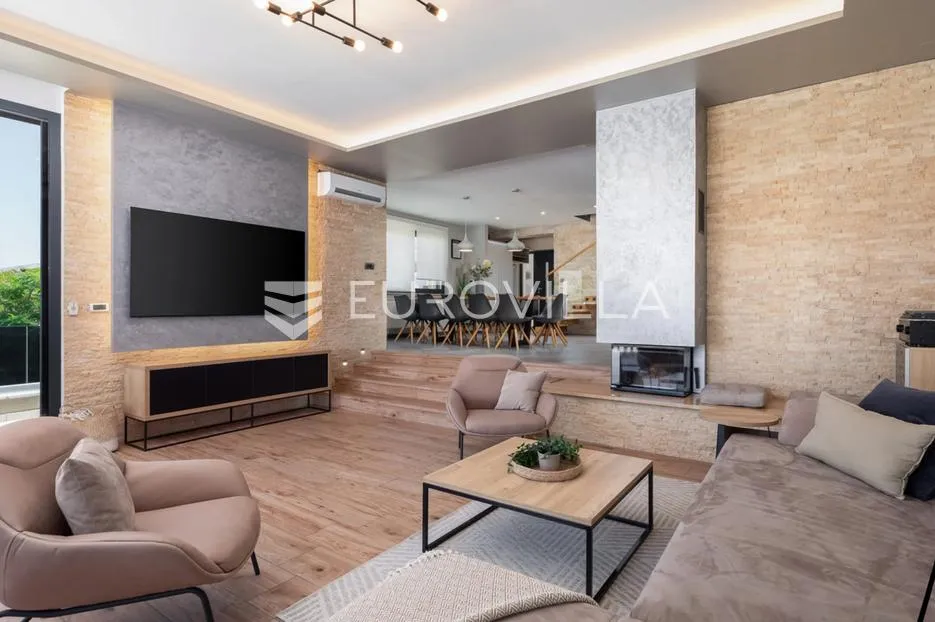 pag prekrasna villa sa pogledom na more 350 m² na 200 metara od mora - slika 16