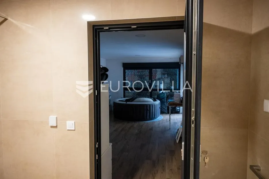 osijek, cvjetno naselje, stan 120 m2, prvi kat s lođom 44 m2 - slika 19