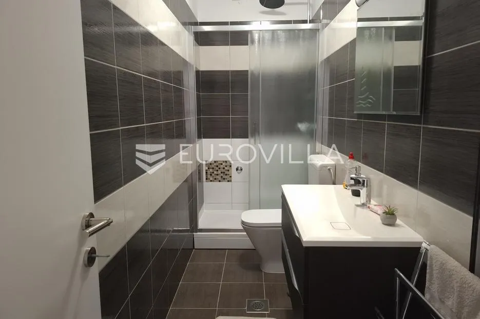 hvar, dva stana, ukupno 122,46 m² - slika 10