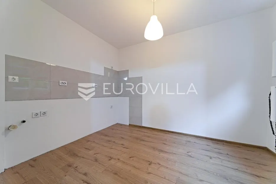 osijek, gornji grad, potuno renovirani dvoetažni stan površine 70 m² - slika 7