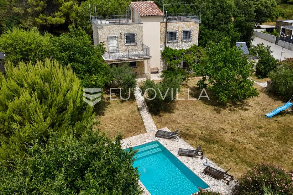 medulin, kuća s bazenom, dvije krovne terase i panoramskim pogledom na more - slika 2