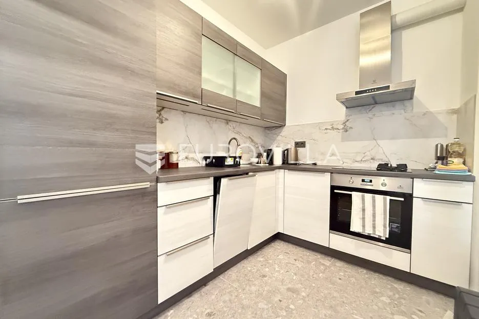 pula, centar, moderni i vrhunski dvosobni stan, 2. kat, 66.31 m², naktriven parking, lift, smart home - slika 6