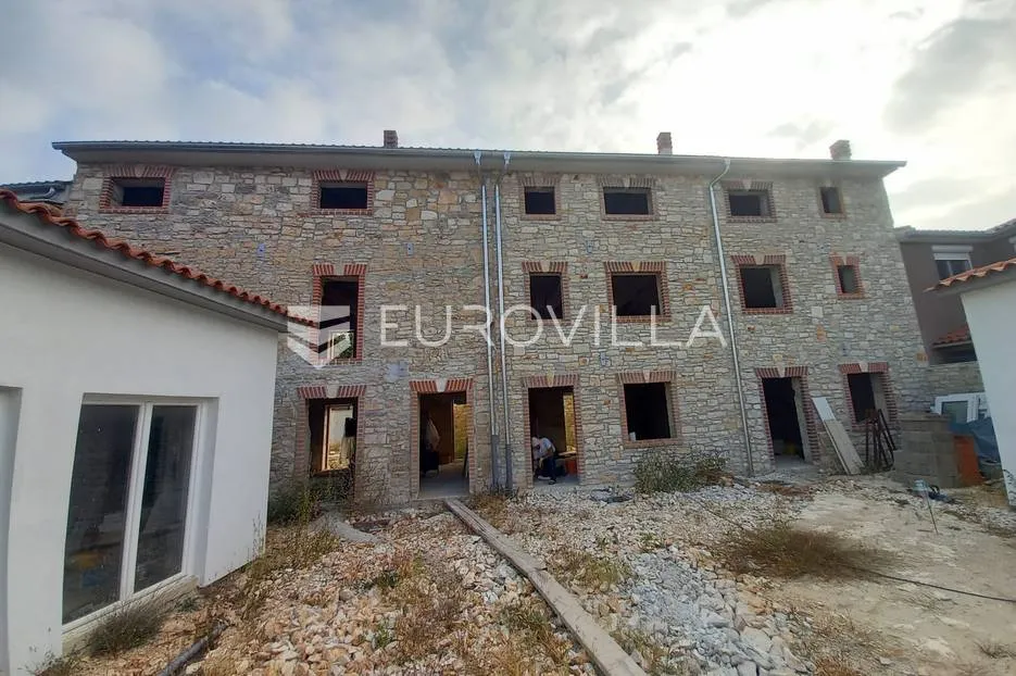 juršići, kamena kuća u nizu s vlastitim bazenom i apartmanom, novogradnja - slika 9