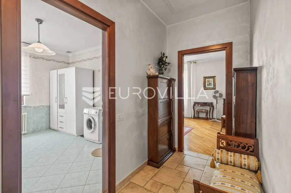 istra, umag - unikatna villa nkp 400 m2 na svega 30 m od mora - slika 35