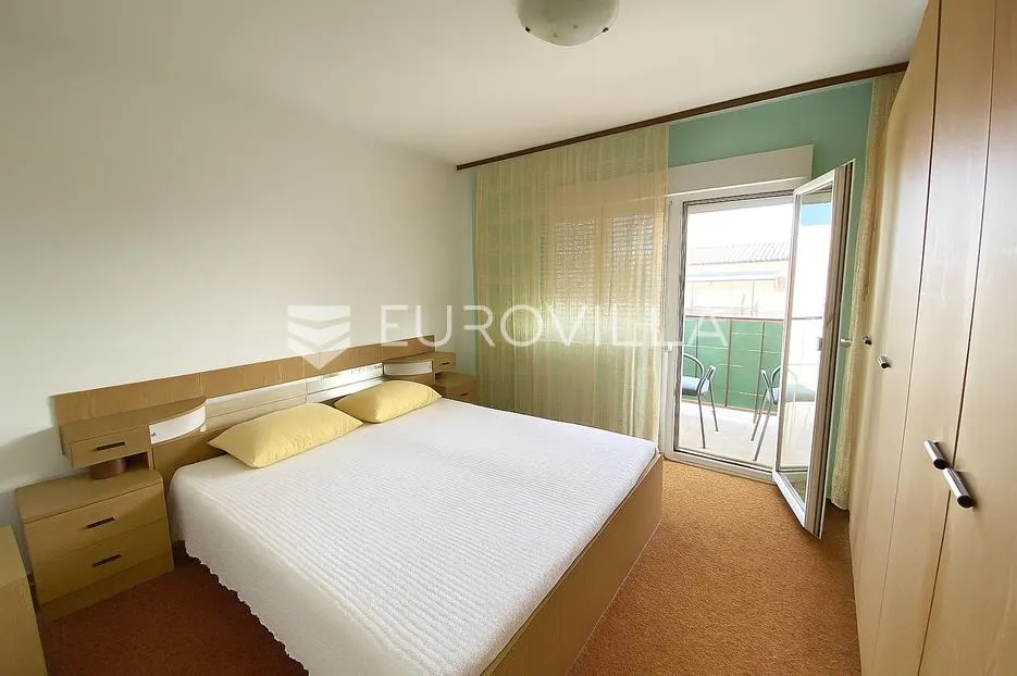 kaštel stari, trosoban stan površine 81.88 m² i poslovni prostor površine 32.65 m² - slika 4