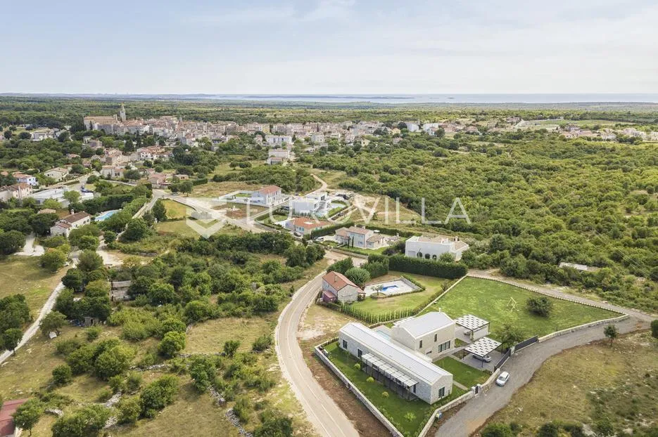 istra, bale, luksuzna vila s vanjskim i unutarnjim bazenom, saunom i s građevinskom zemljištem - slika 3