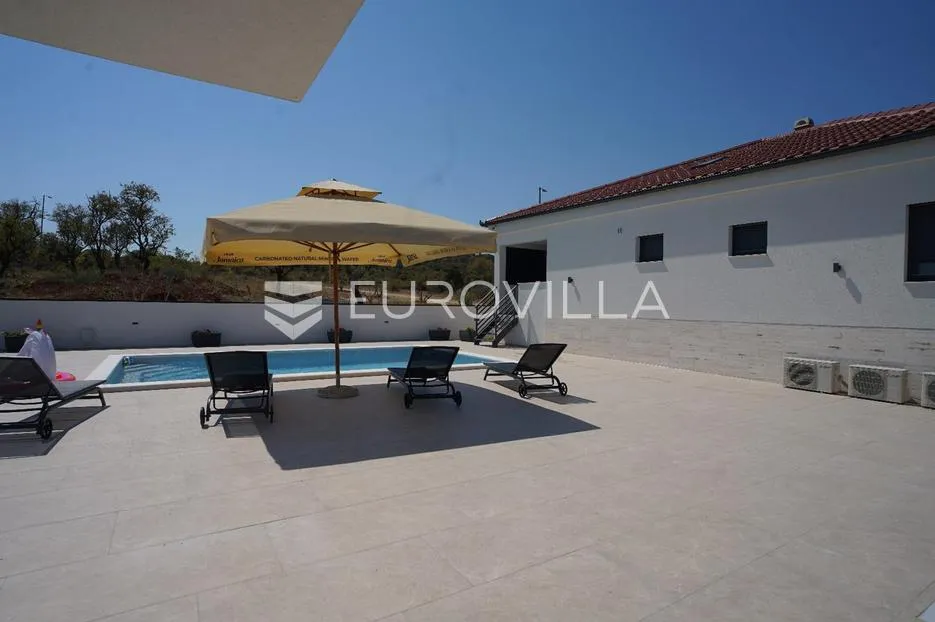 zadar, polača, prekrasna villa s bazenom na mirnoj lokaciji - slika 9