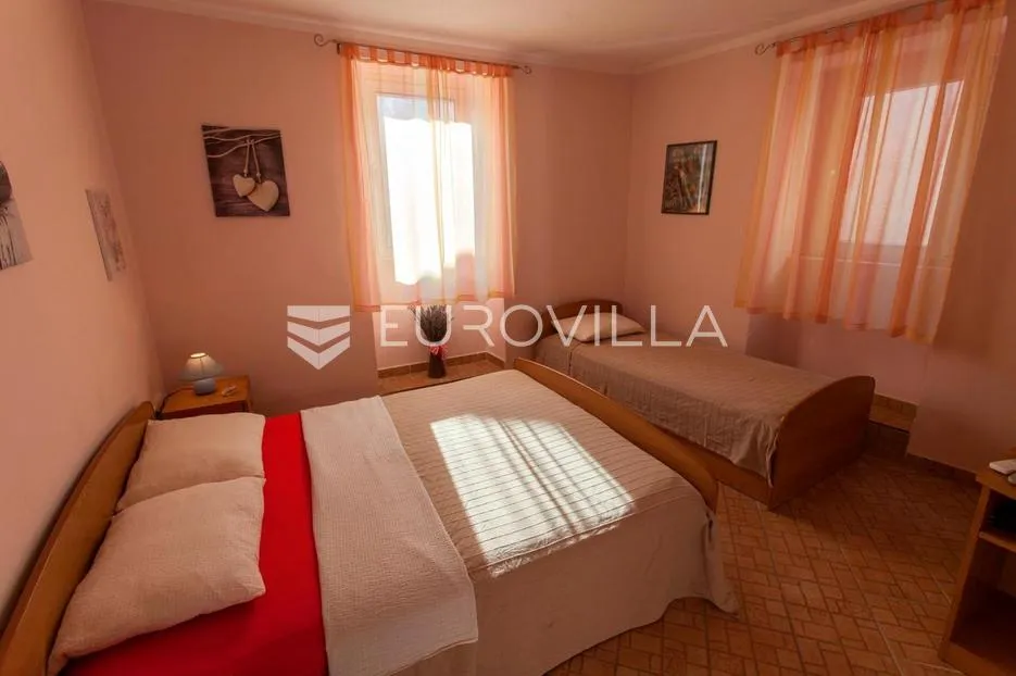 cres, kuća s restoranom, apartmanima i privatnim parkingom, 200 m od mora, jedinstvena prilika - slika 7