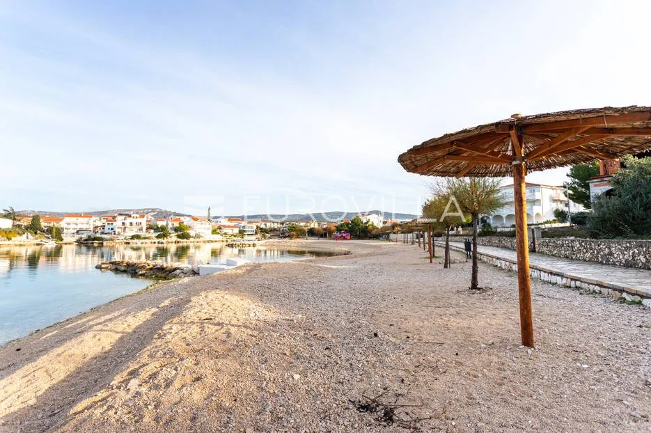 rogoznica, građevinsko zemljište 300 m od mora - slika 2