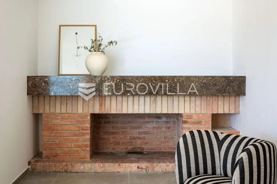 trogir, dalmatinska vila s bazenom u prvom redu do mora - slika 16