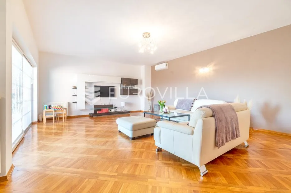 zagreb, gornja dubrava, lijepa prostrana kuća s dva stana i 3 gpm, 350 m2 - slika 2