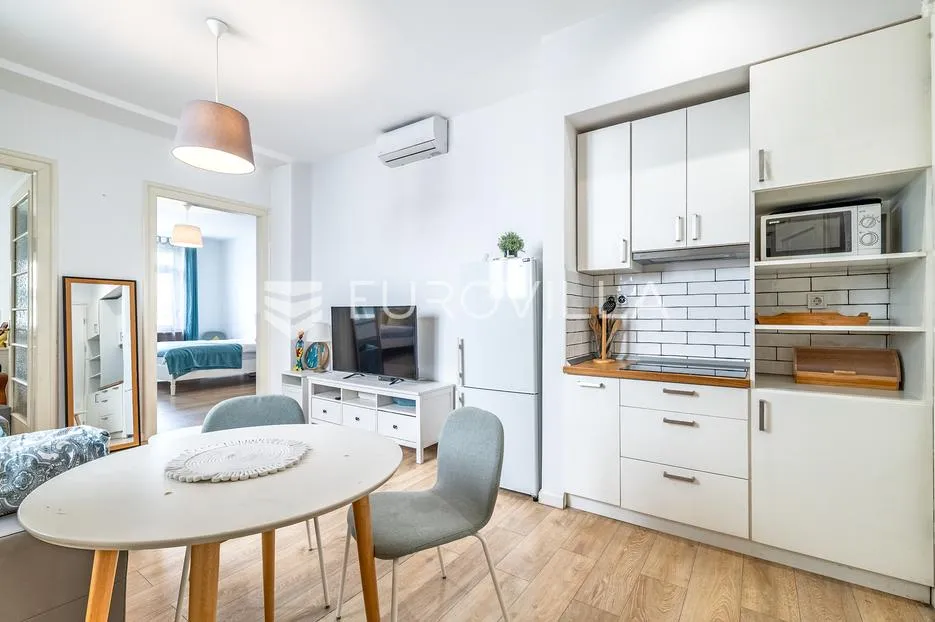 zagreb, centar, predivan četversosoban stan s balkonom 112 m² - slika 4