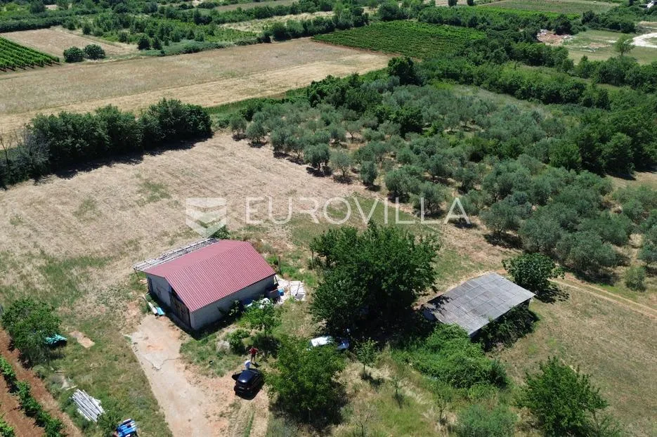 istra, vodnjan, gospodarska zgrada s pomoćnim objektom na prostranom zemljištu - slika 15