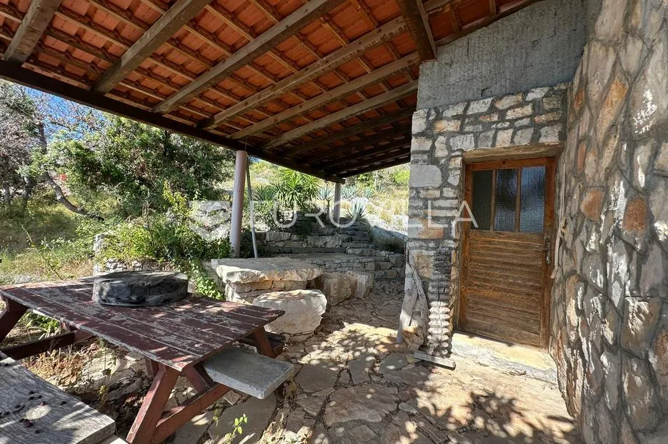milna, brač, građevinsko zemljište prvi red uz more s postojećim objektom - slika 8