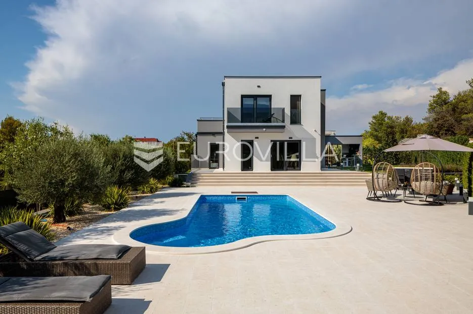 šibenik, vila s bazenom, saunom i vrtom dostupna od kolovoza - slika 5