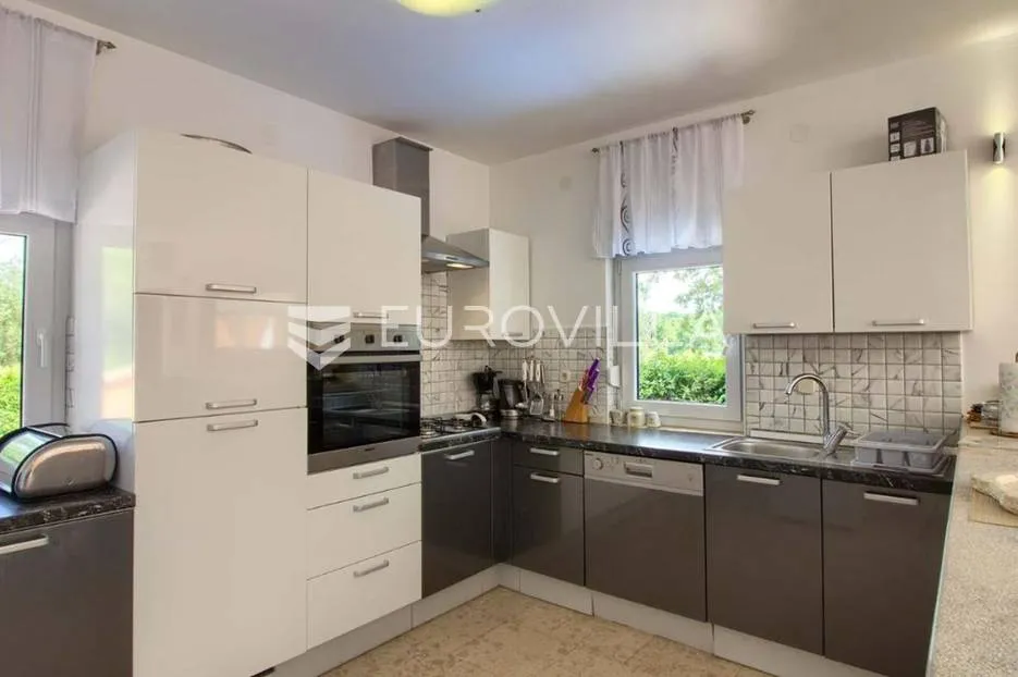 medulin, velika samostojeća kuća 360 m² s bazenom - slika 18