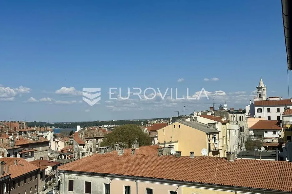 istra, pula, prostran stan u centru s pogledom na grad i more - slika 13