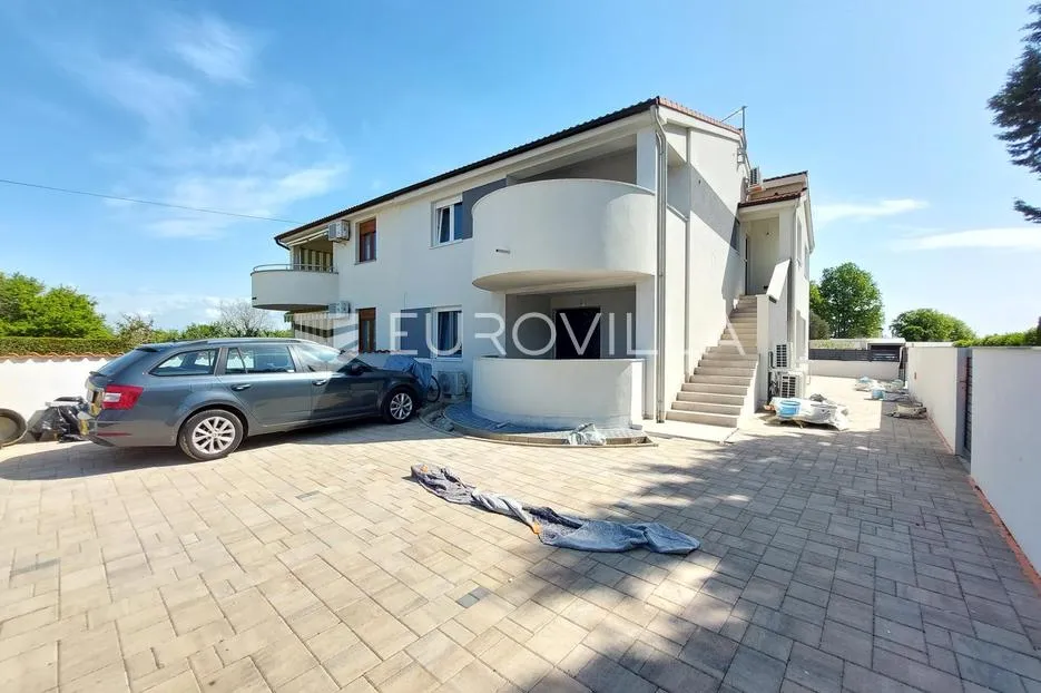 istra, šišan, moderan trosoban stan s terasom u mirnom dijelu šišana - slika 17