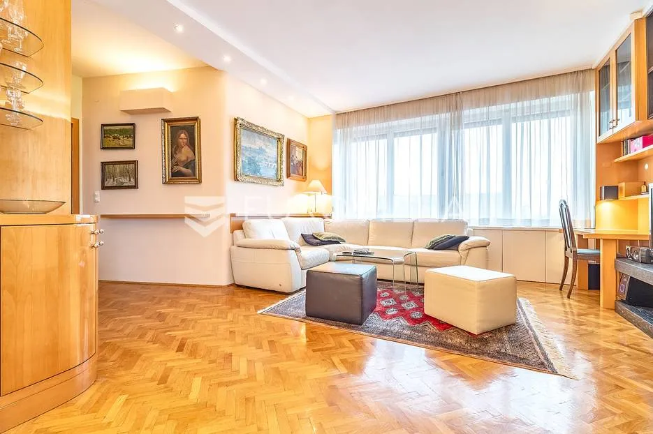 zagreb, centar, trosoban stan 80 m² s loggiom - slika 2