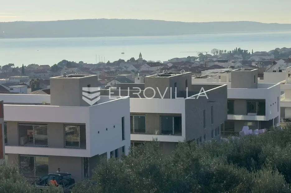 split, kaštel sućurac, v10 – dvojna luksuzna vila s pogledom na more - slika 2