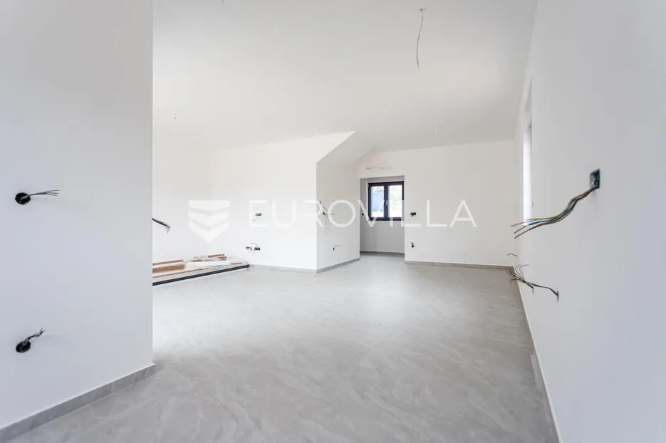 vodice, prostran trosoban stan, 125,82 m² - slika 2