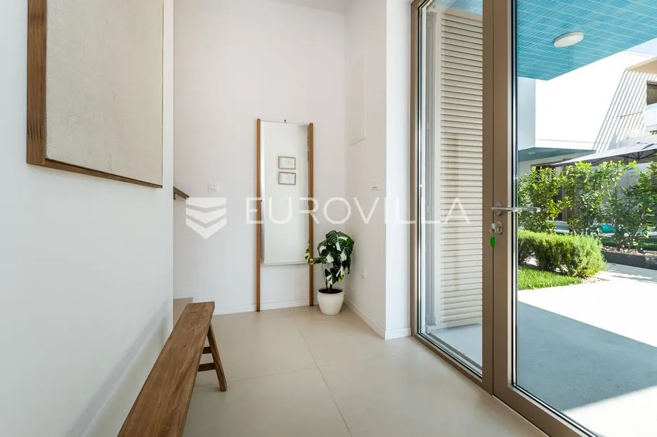 šibenik, brodarica, prekrasna vila s bazenom, prvi red do mora - slika 28