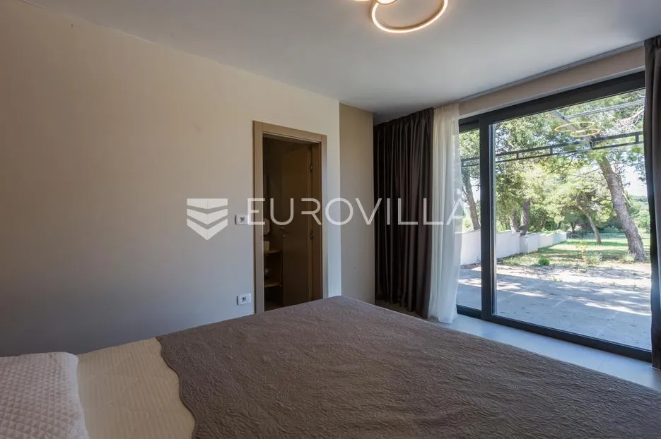istra, rovinj, vila moderne arhitekture na 300 metara od mora - slika 15