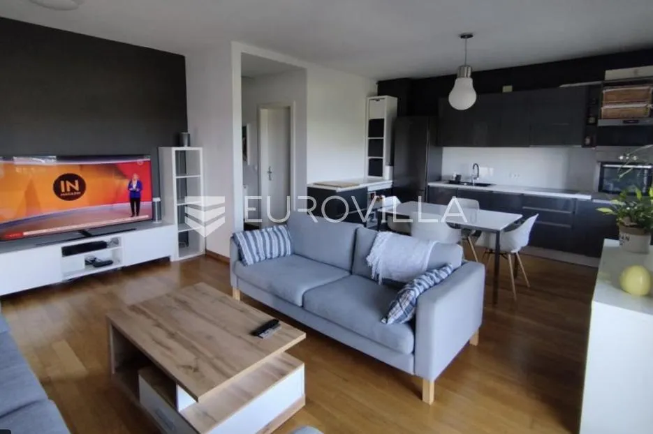 zagreb, maksimir, trosoban stan 87 m² s terasom i parkirnim mjestom - slika 1
