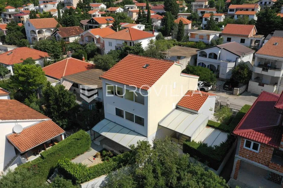 zadar, rovanjska, lijepa kuća s okućnicom i pogledom na more - slika 11