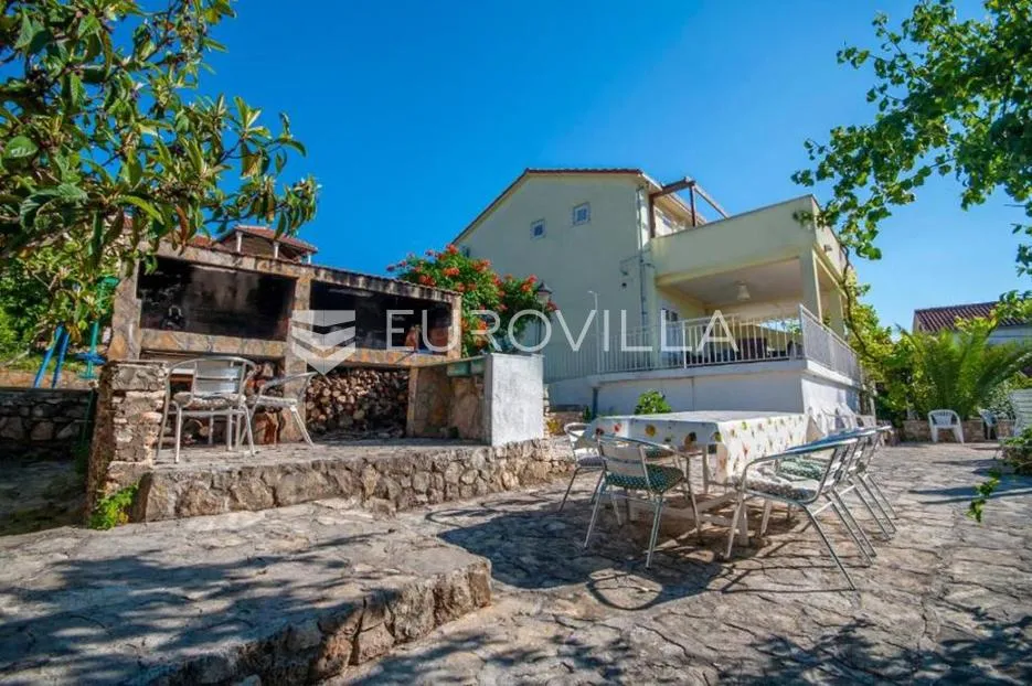 brač, sutivan, kuća s tri apartmana smještena na prostranom zemljištu s bazenom i vrtom - slika 6