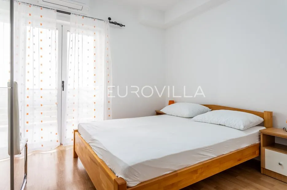primošten, prekrasna villa sa velikim bazenom - slika 13