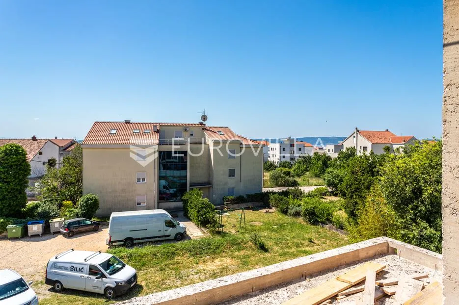 kaštel lukšić, trosoban penthouse s krovnom terasom i dva parkirna mjesta - slika 42