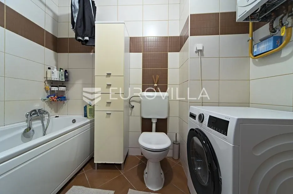 osijek, donji grad, trosoban stan s loggiom i garažnim mjestom - slika 8