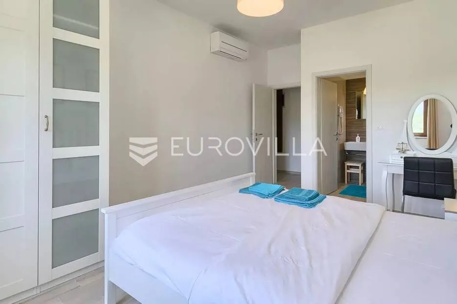 istra, bale, vila s bazenom na imanju od 30.000 m2 u osami - slika 34