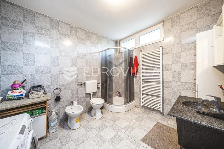 zagreb, pantovčak, prostrana obiteljska kuća 400 m² na parceli 735 m², prekrasan pogled - slika 45