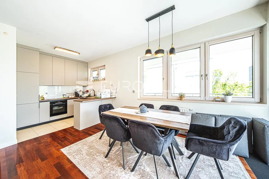 Zagreb, Zelengaj, trosoban stan, 94 m² s loggiom i 2 parking mjesta