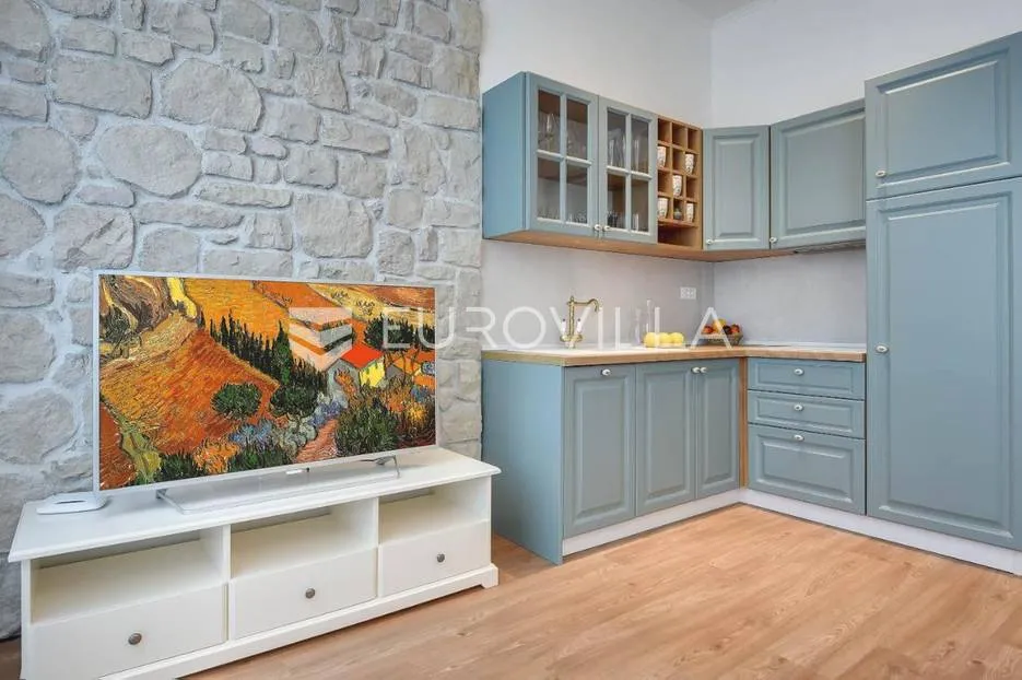 pula, prvi red do mora, višesoban stan, nkp 129 m2 - slika 4