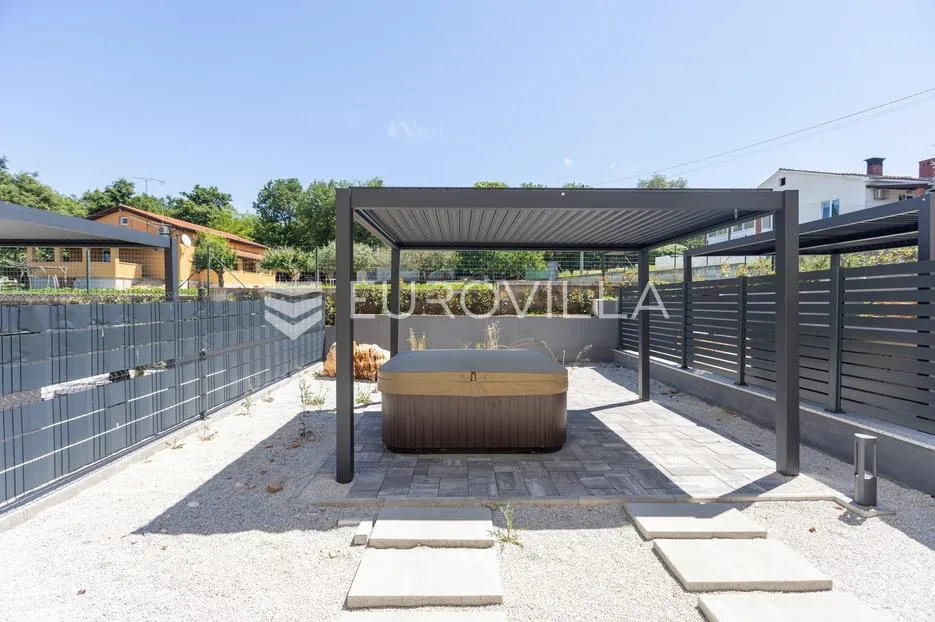 istra, poreč, suvremena kuća s privatnim vrtom, jacuzzijem i saunom - slika 22