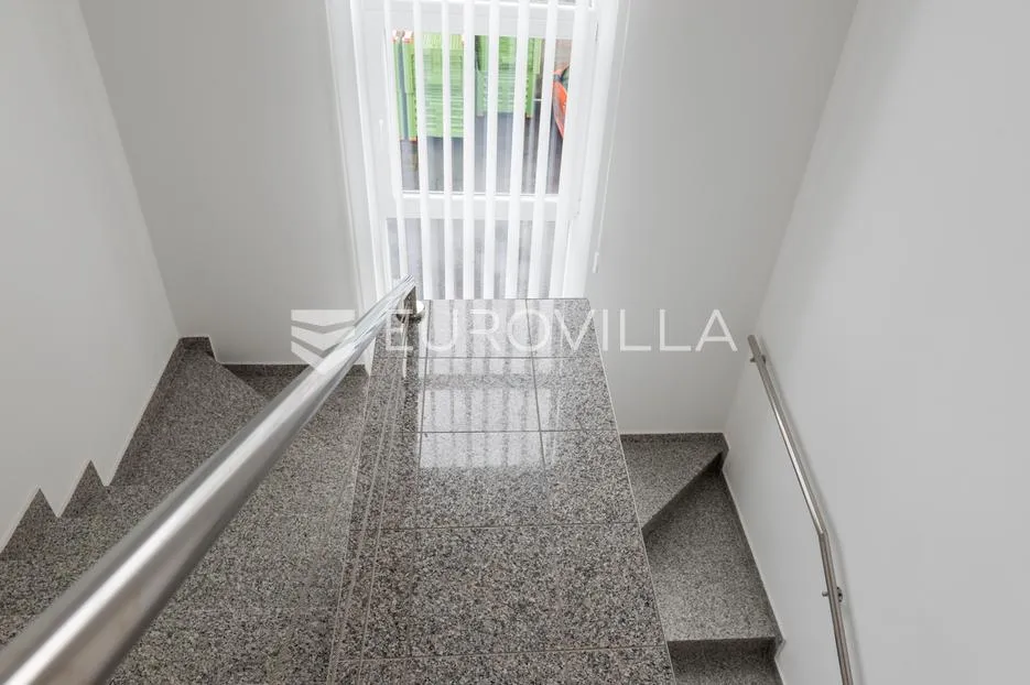 zelina, proizvodna hala od 540m2 s okućnicom od 1000m2 i voćnjakom - slika 13