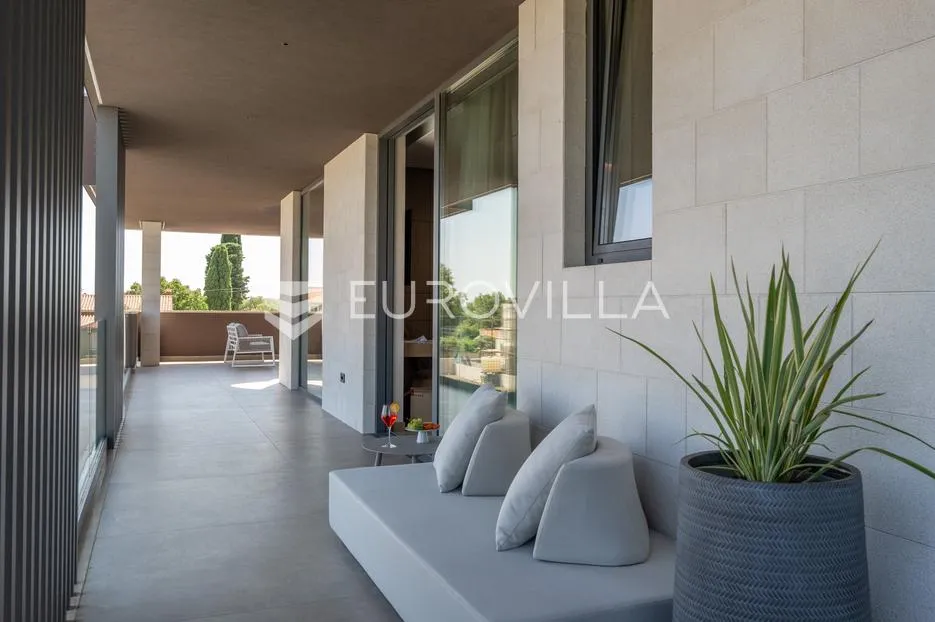 istra, krnice, impresivna dizajnerska vila s pogledom na more - slika 39
