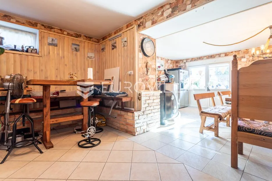 vodice, prekrasna kuća sa apartmanima i bazenom - slika 16